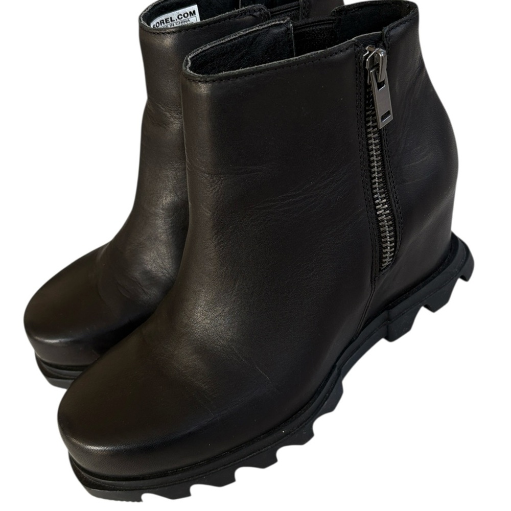 Sorel Black Leather Wedge Ankle Boots with Lug Sole - Picture 7 of 9